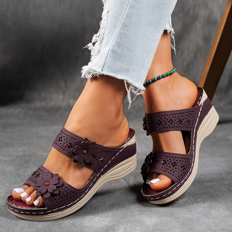 Sandales Compensées Bohème à Détail Floral Ajouré Femme