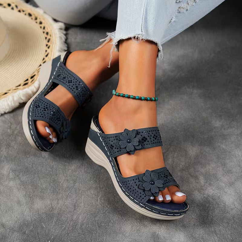 Sandales Compensées Bohème à Détail Floral Ajouré Femme
